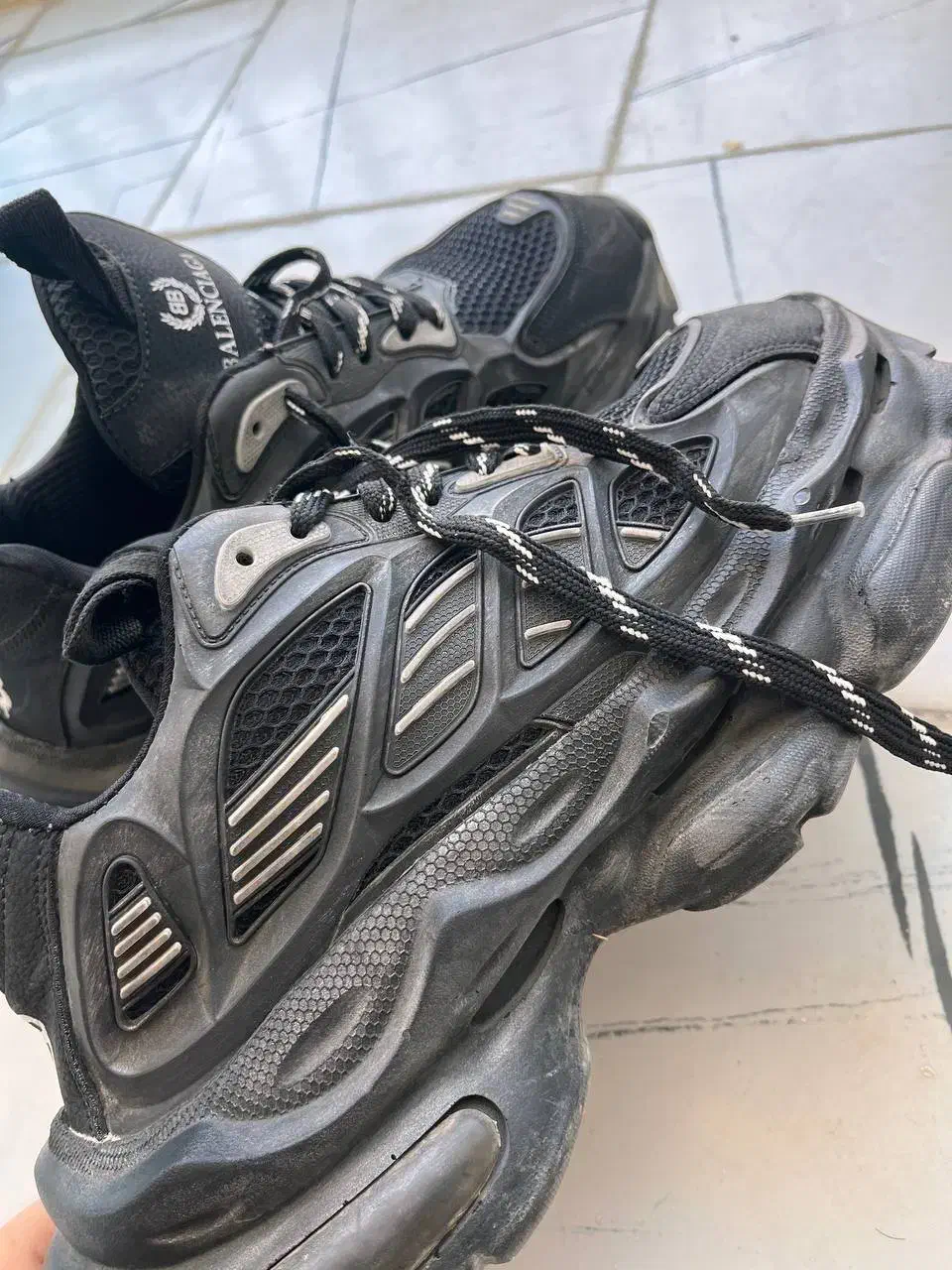 بالنسیگا|کیف، کفش، کمربند|ساوه, |دیوار