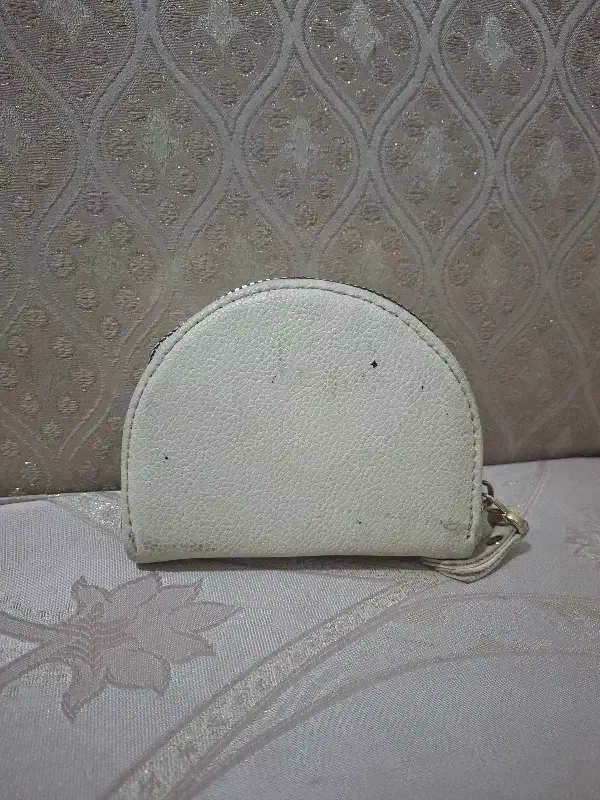 گمشده|اشیا|خمینی‌شهر, |دیوار