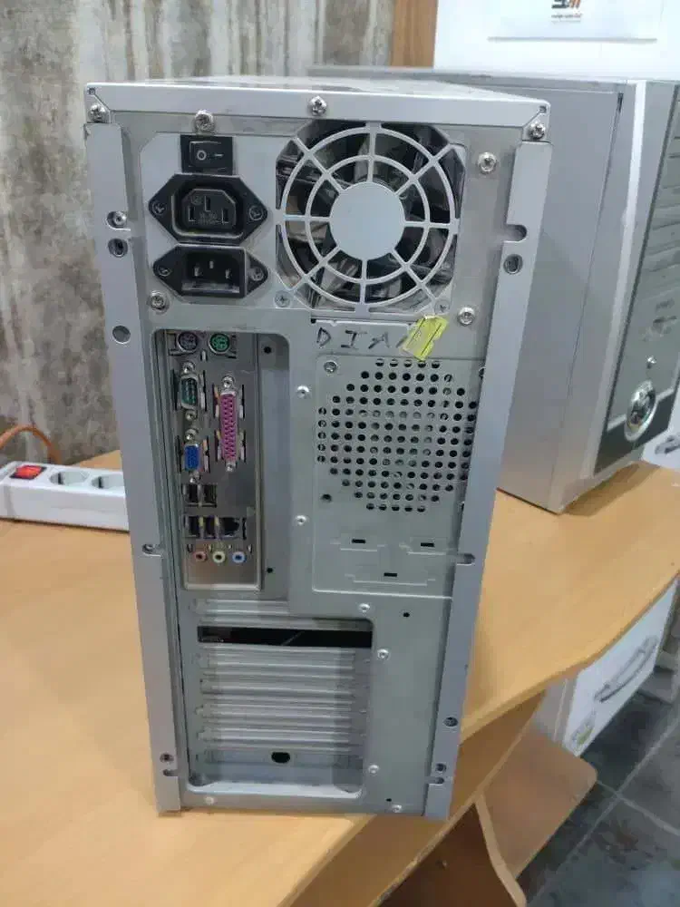 فروش یک کیس ارزان ، مناسب کارهای سبک و روزمره|رایانه رومیزی|اصفهان, شهید رجایی|دیوار