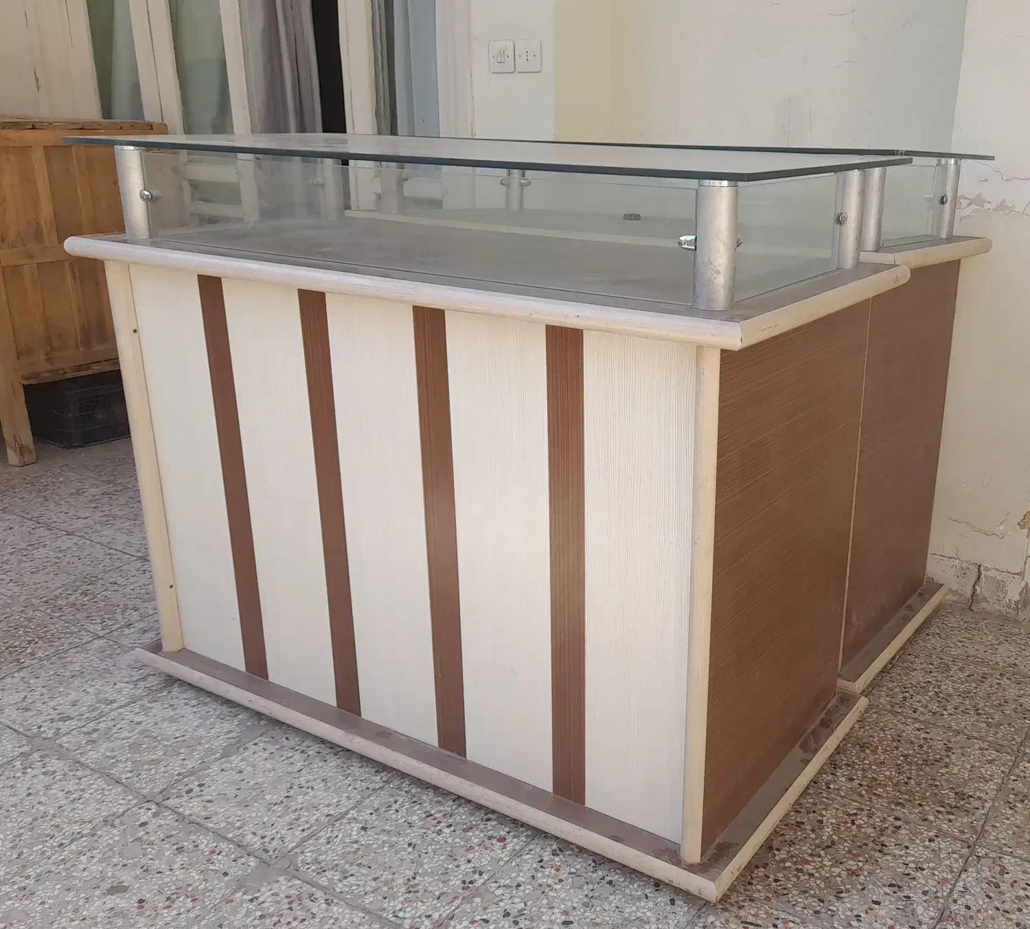 ویترین چوبی ملامین|بوفه، ویترین، کنسول|فلاورجان, |دیوار