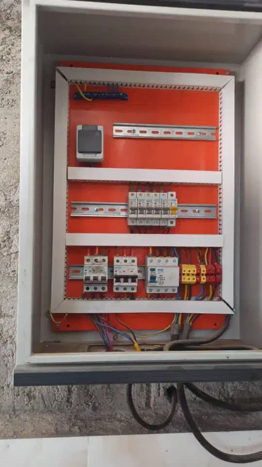 برقکار صنعتی و ساختمانی عیب یابی و رفع اتصالی قطعی|خدمات پیشه و مهارت|کرمان, |دیوار