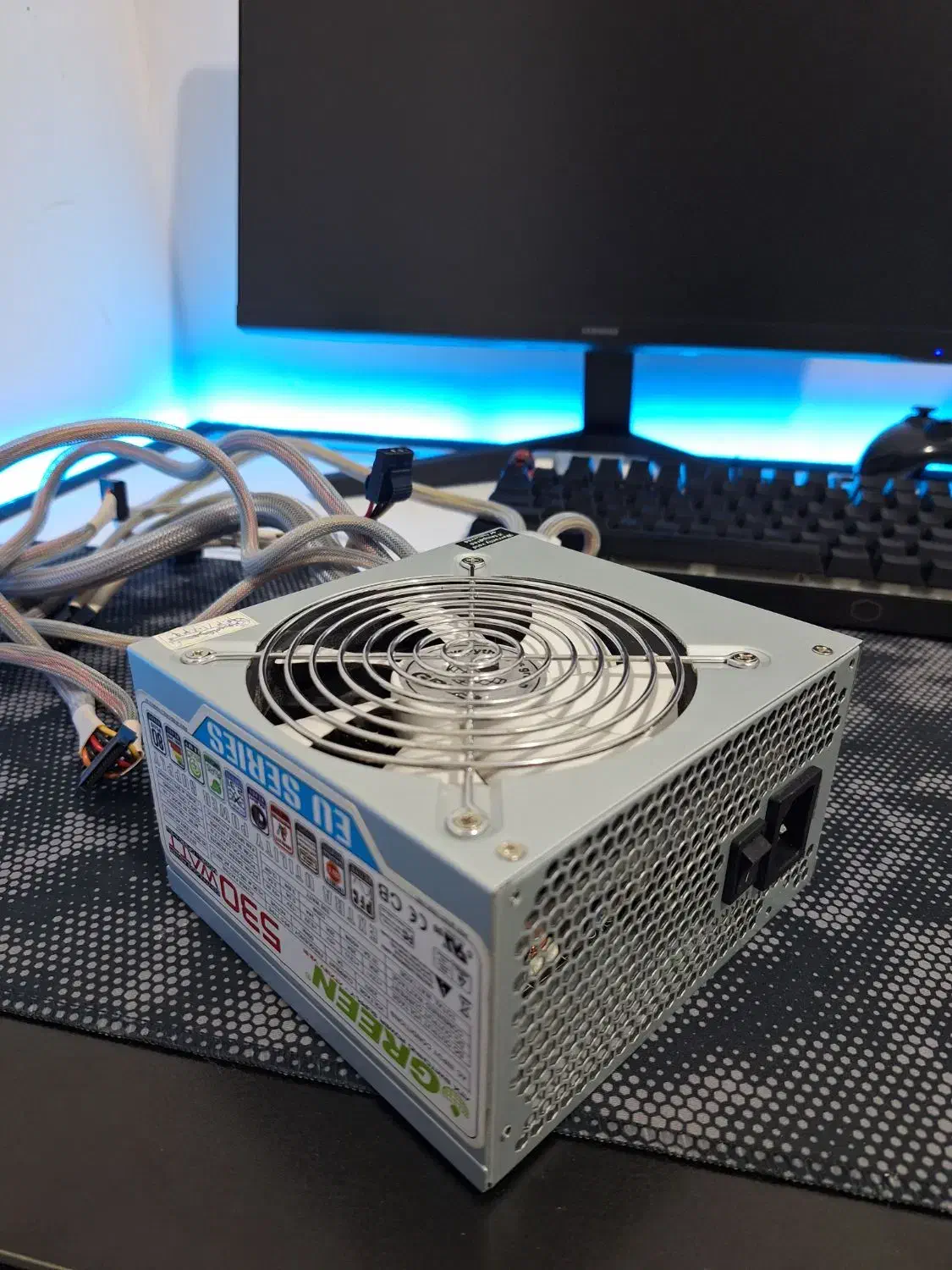 پاور گرین|قطعات و لوازم جانبی رایانه|بروجرد, |دیوار