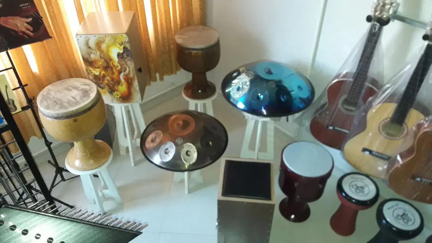 گیتار آموزشی لوازم موسیقی پاپ سنتی|گیتار، بیس، امپلیفایر|پرند, فاز ۱|دیوار