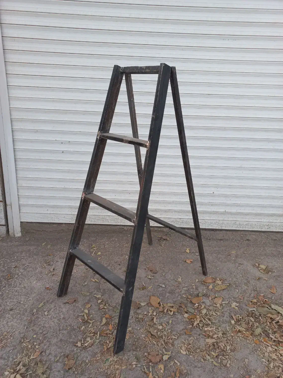 چهار پایه فلزی تاشو|ابزارآلات|هشتگرد, هیو|دیوار