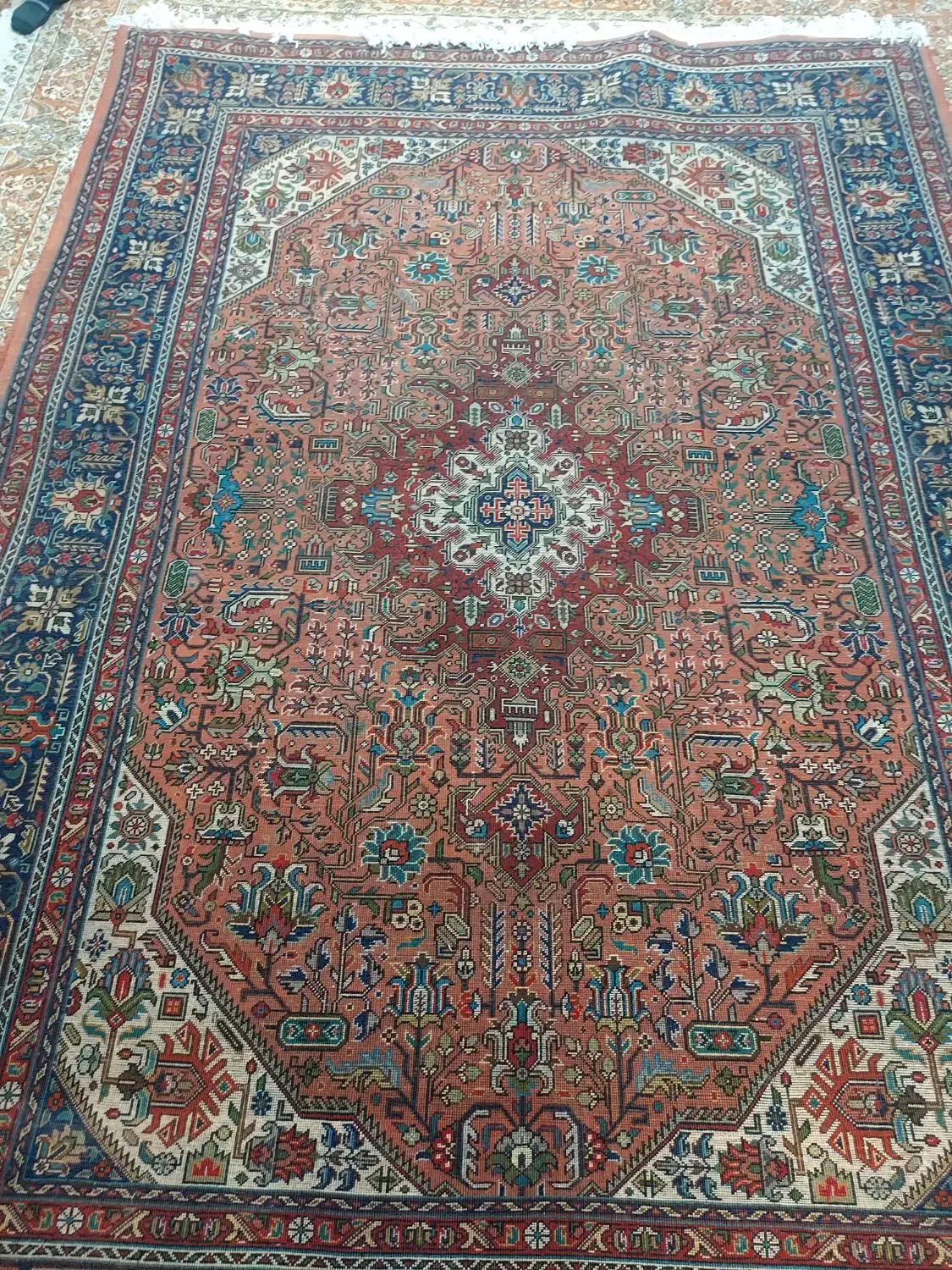 فرش دستبافت در حد نو پرزدار|فرش|ارومیه, |دیوار