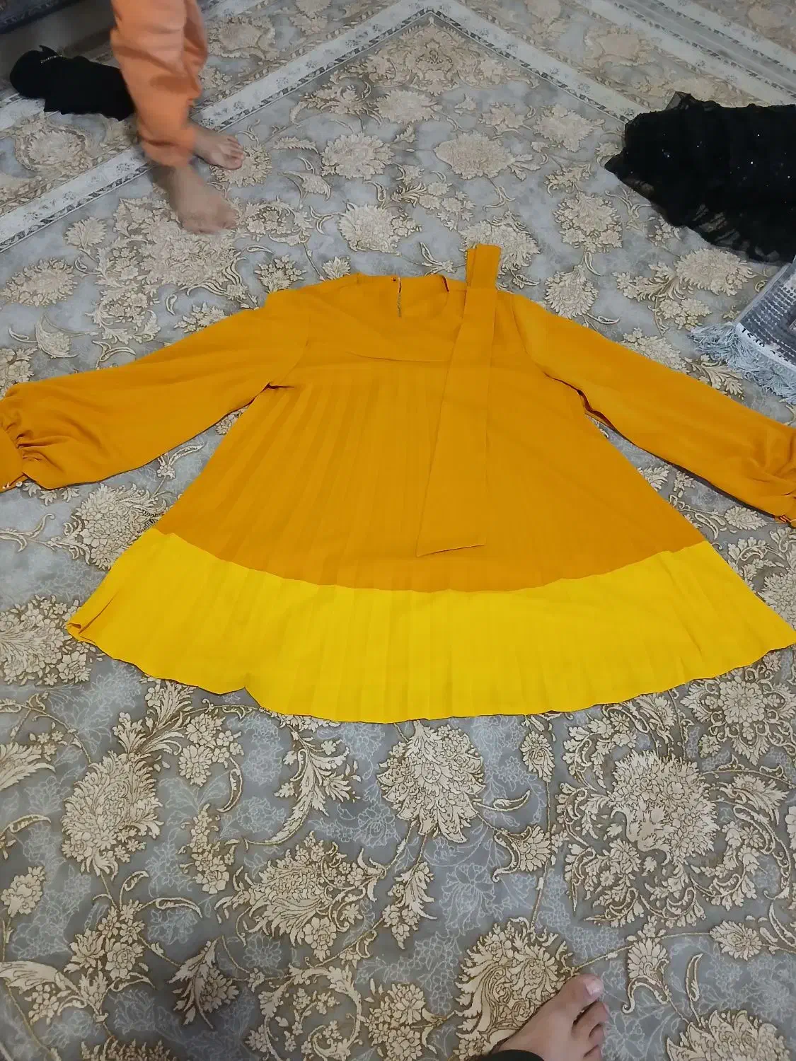 چند دست لباس نو|لباس|زنجانرود, |دیوار