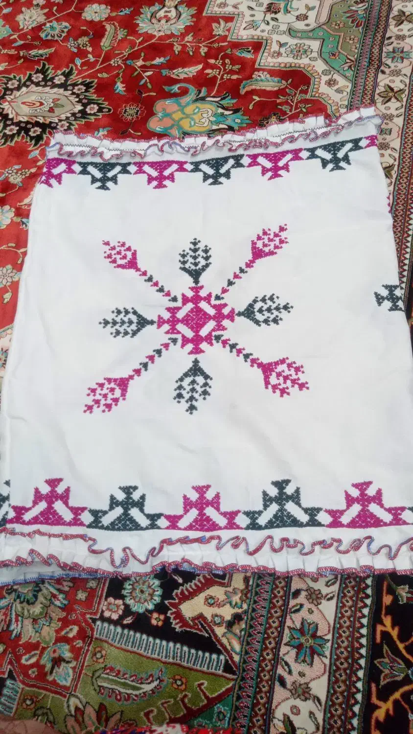 بالش پلیورای|رختخواب، بالش، پتو|تفتان, |دیوار