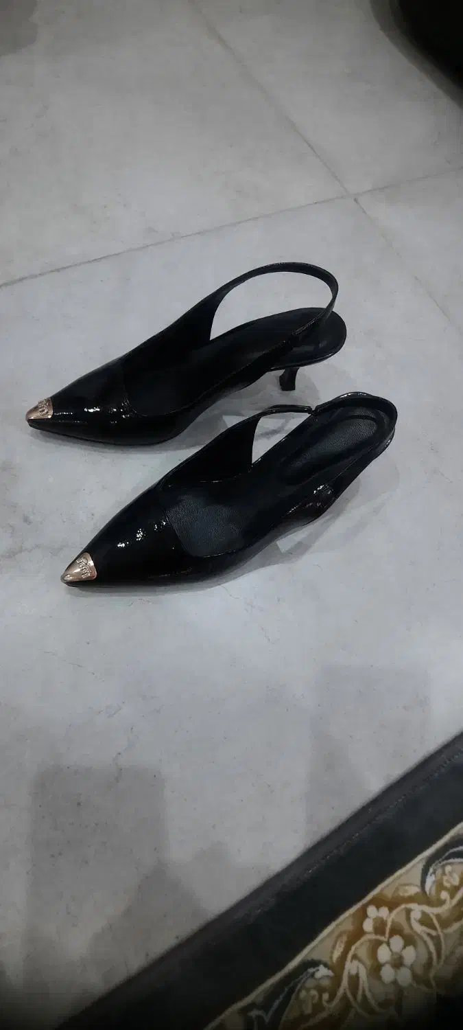 کفش کاملانو|کیف، کفش، کمربند|رشت, دروازه لاکان|دیوار