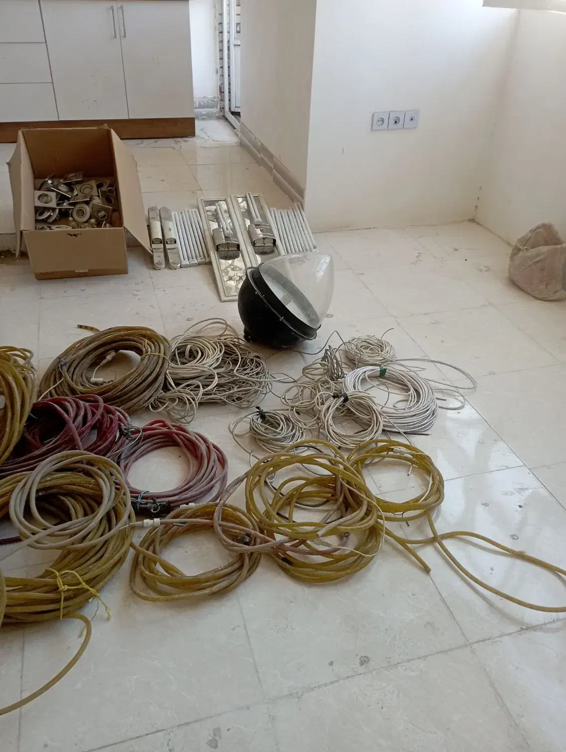 وسایل برق سختمان|سایر لوازم برقی|مشهد, مشکینی (شهرک غرب)|دیوار