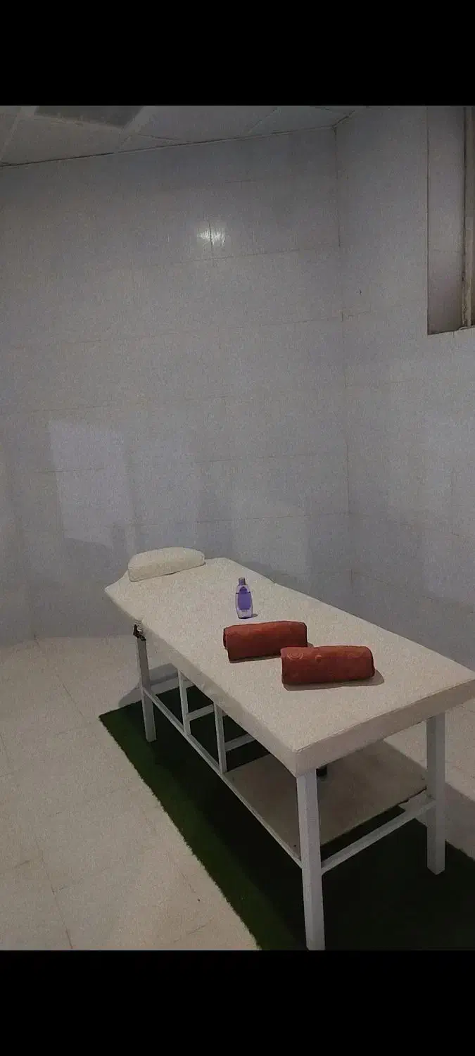 تخت ماساژ، تخت مژه کار، تخت ناخنکار، تخت آرایشگری|آرایشی، بهداشتی، درمانی|رشت, چله خانه|دیوار