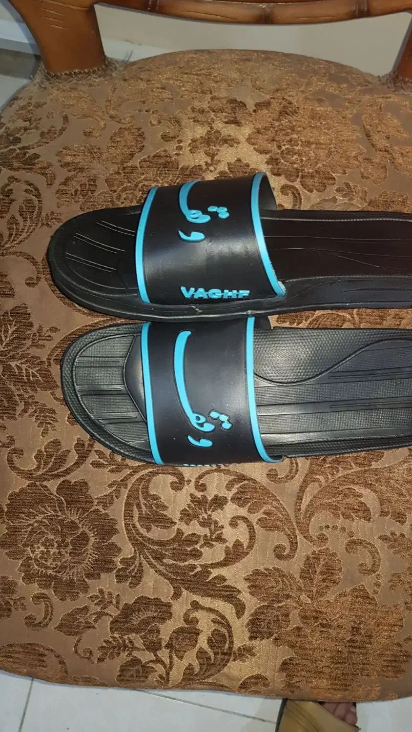 دمپایی|کیف، کفش، کمربند|شیراز, سیاه سنگ|دیوار