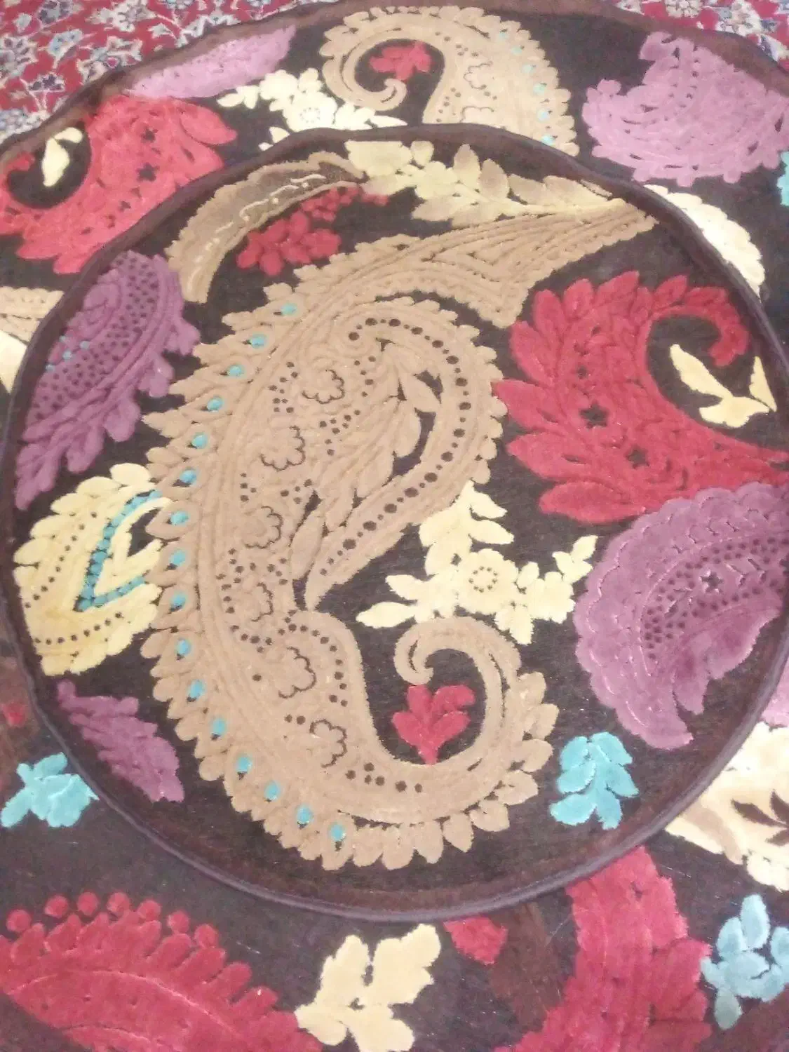 فرش گرد ۱در۱و۱.۵در۱.۵ماشینی گل برجسته|فرش|مشهد, سلام|دیوار