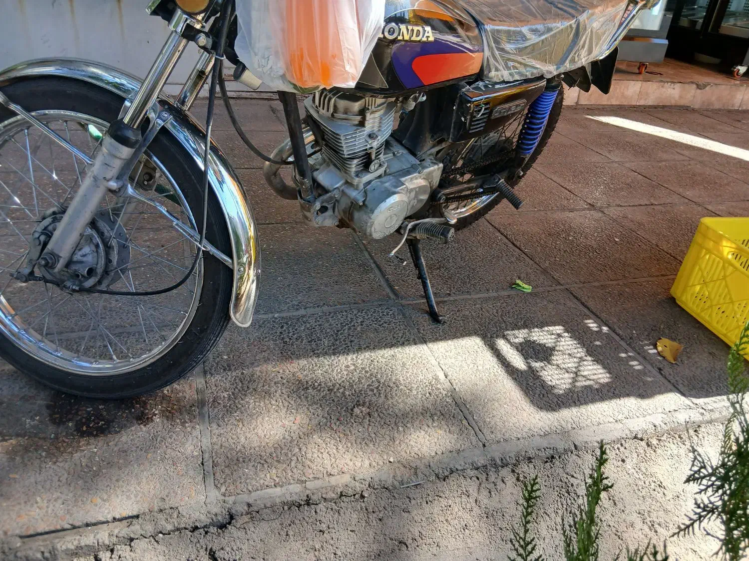 هندا۱۲۵ تیزتک کاران|موتورسیکلت|شیراز, کوشک میدان|دیوار