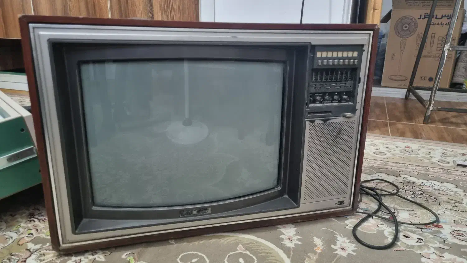 تلوزیون قدیمی رنگی سونی|تلویزیون و پروژکتور|مرودشت, فاز دوم شهرک فرهنگیان|دیوار