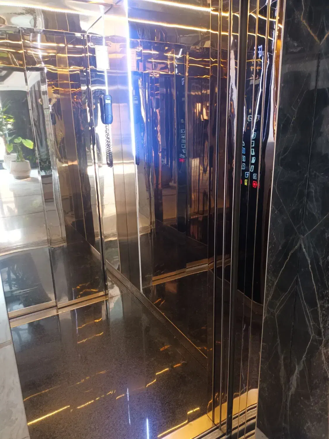 ۲۰۲متر۳خواب فول مشاعات(۲پارکینگ)غربی های ۲۴متری