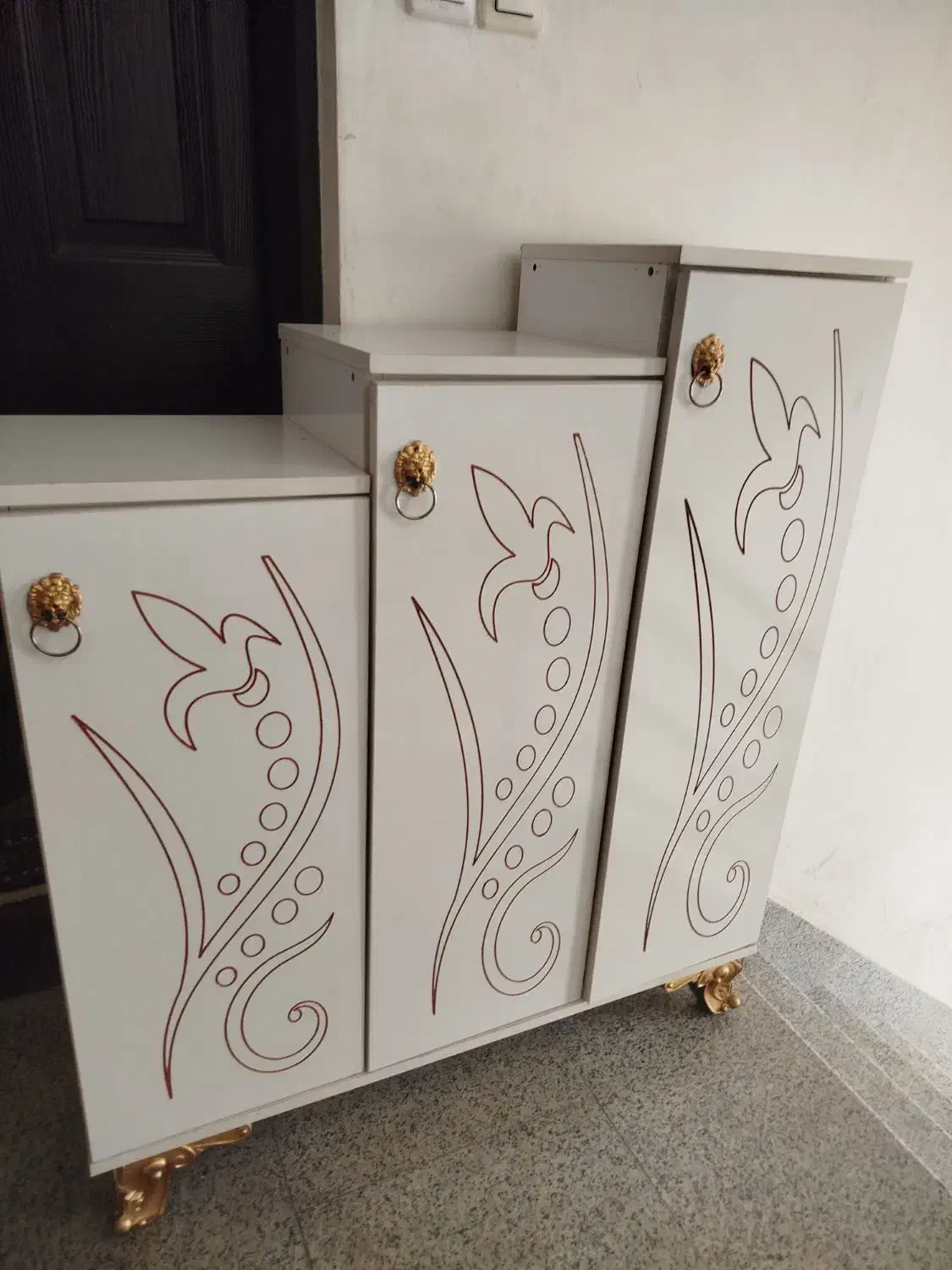 جاکفشی سالم و تمیز درحد نو هس بدون کوچکترین ایراد|جاکفشی، کمد، دراور|ارومیه, |دیوار