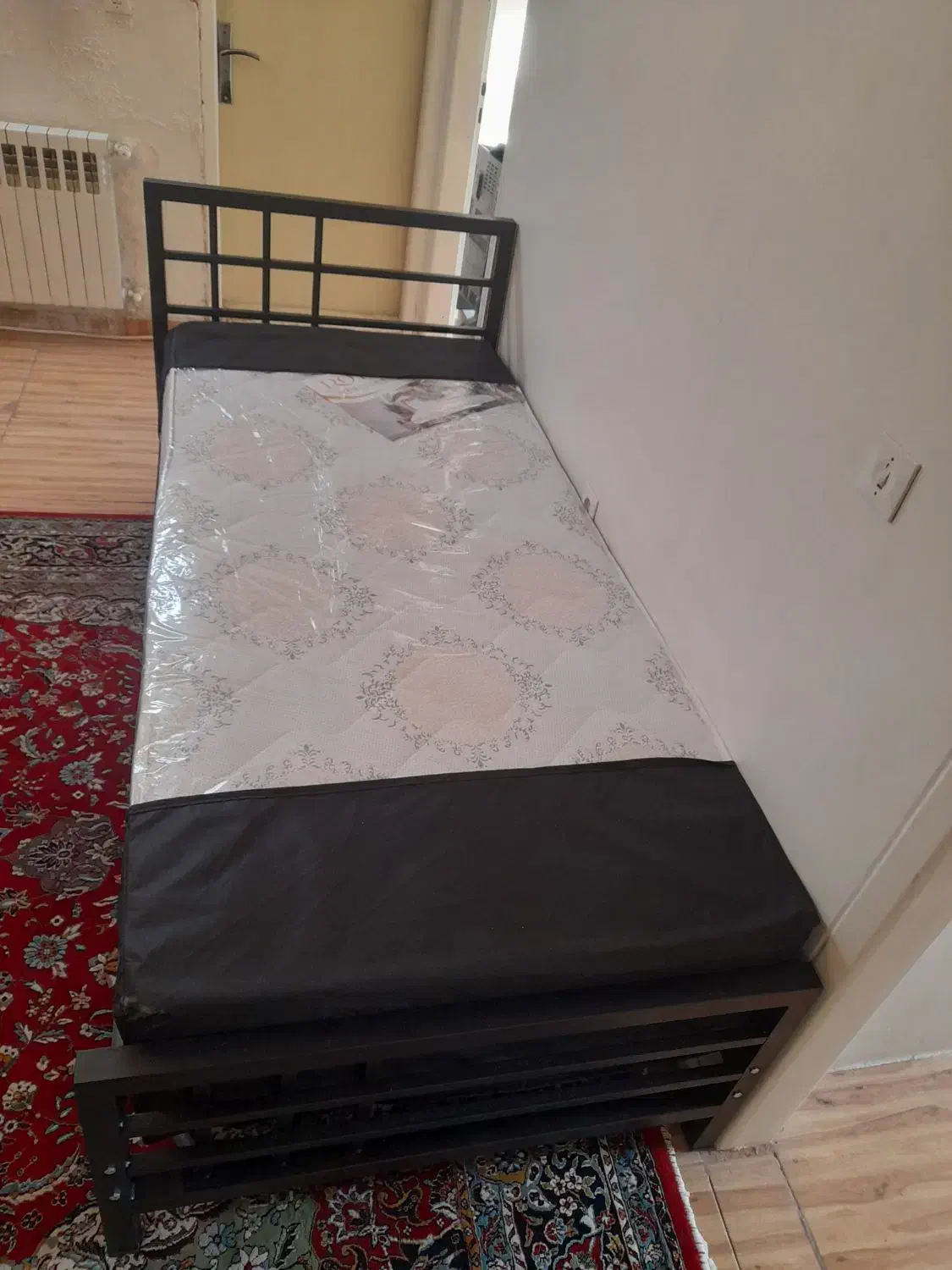 تخت خواب یکنفره وتشک|تخت و سرویس خواب|تهران, حکیمیه|دیوار