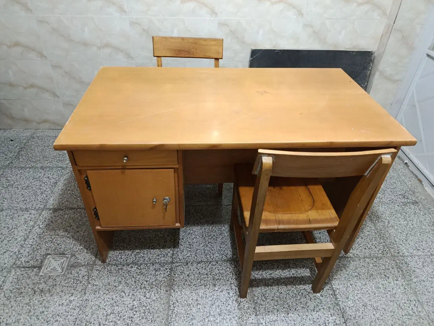 میز تحریر دو نفره با دو صندلی|میز تحریر و کامپیوتر|اردکان, |دیوار