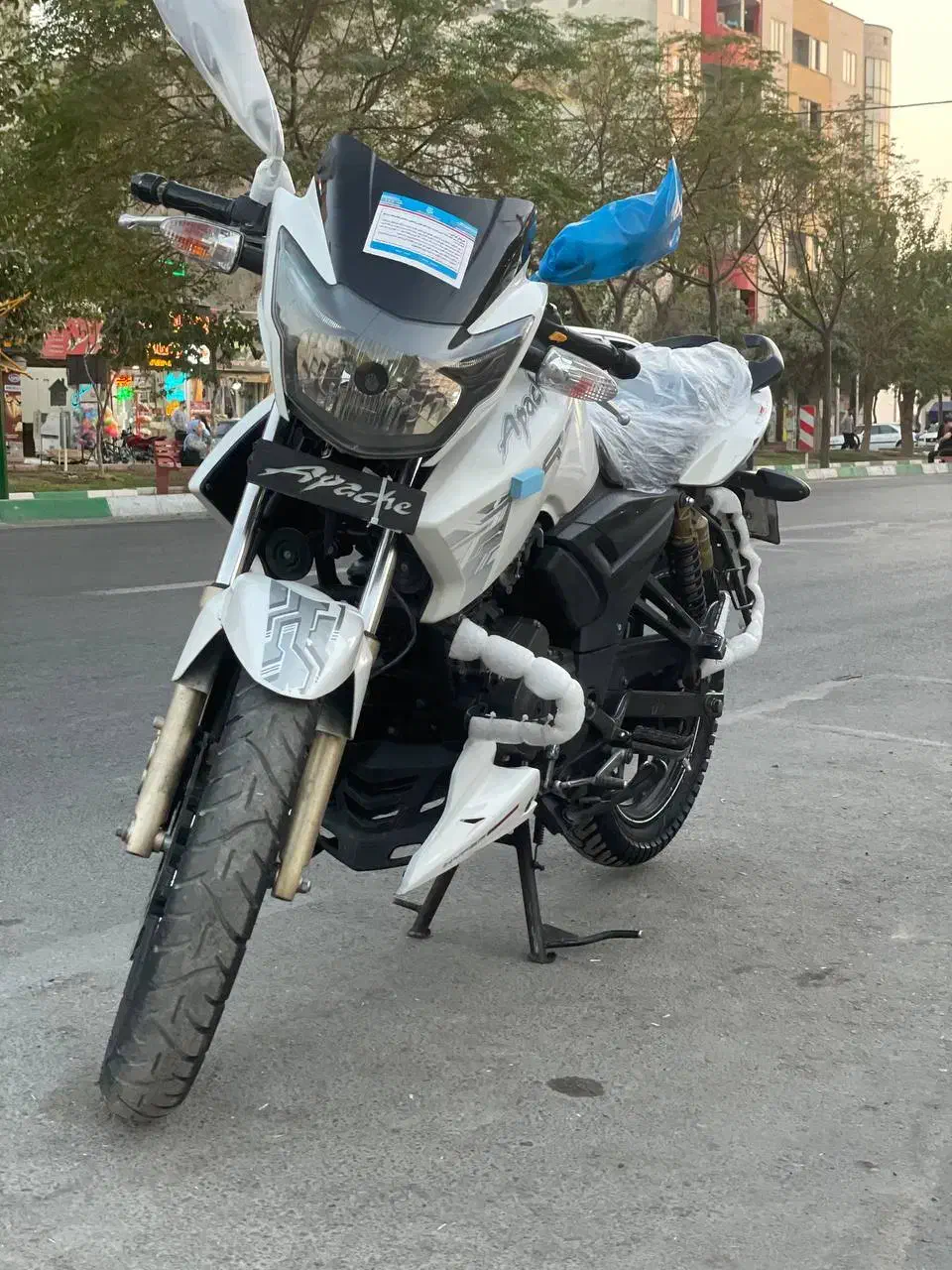 آپاچی|موتورسیکلت|قرچک, میرزائی شمالی|دیوار