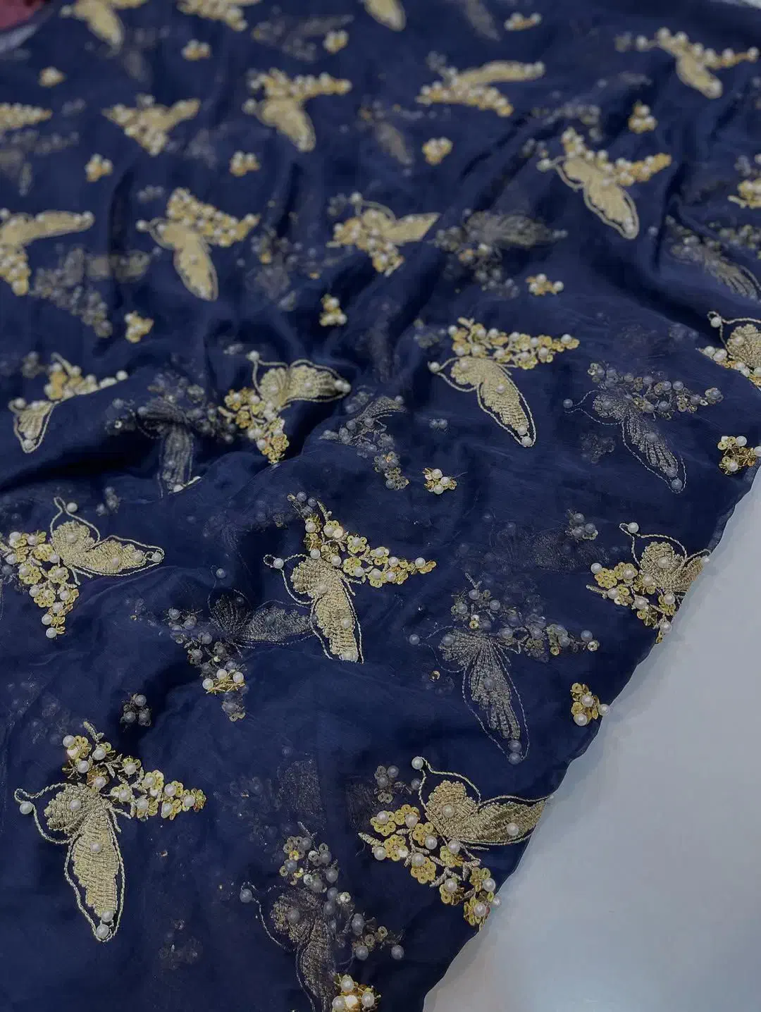 حریر سوزن دوزی طرح پروانه ای رسید|لباس|یاسوج, |دیوار