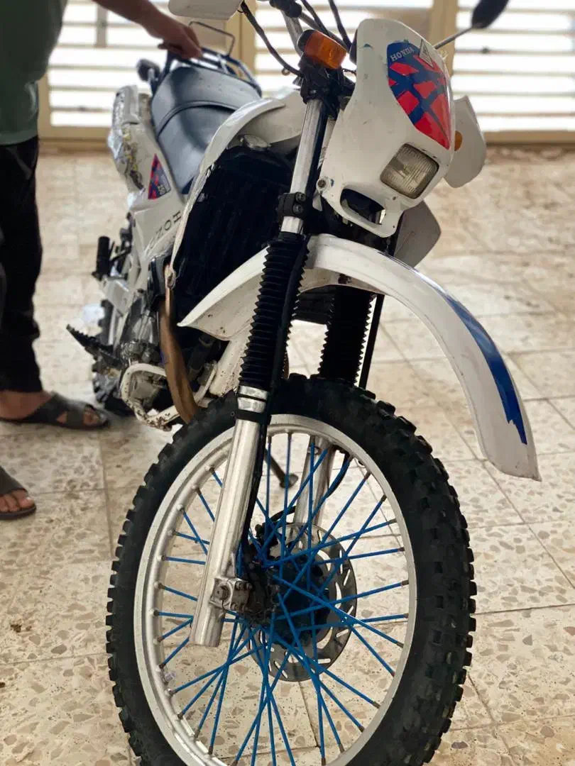 دیگری ۲۵۰ (هوندا)|موتورسیکلت|اسفراین, |دیوار