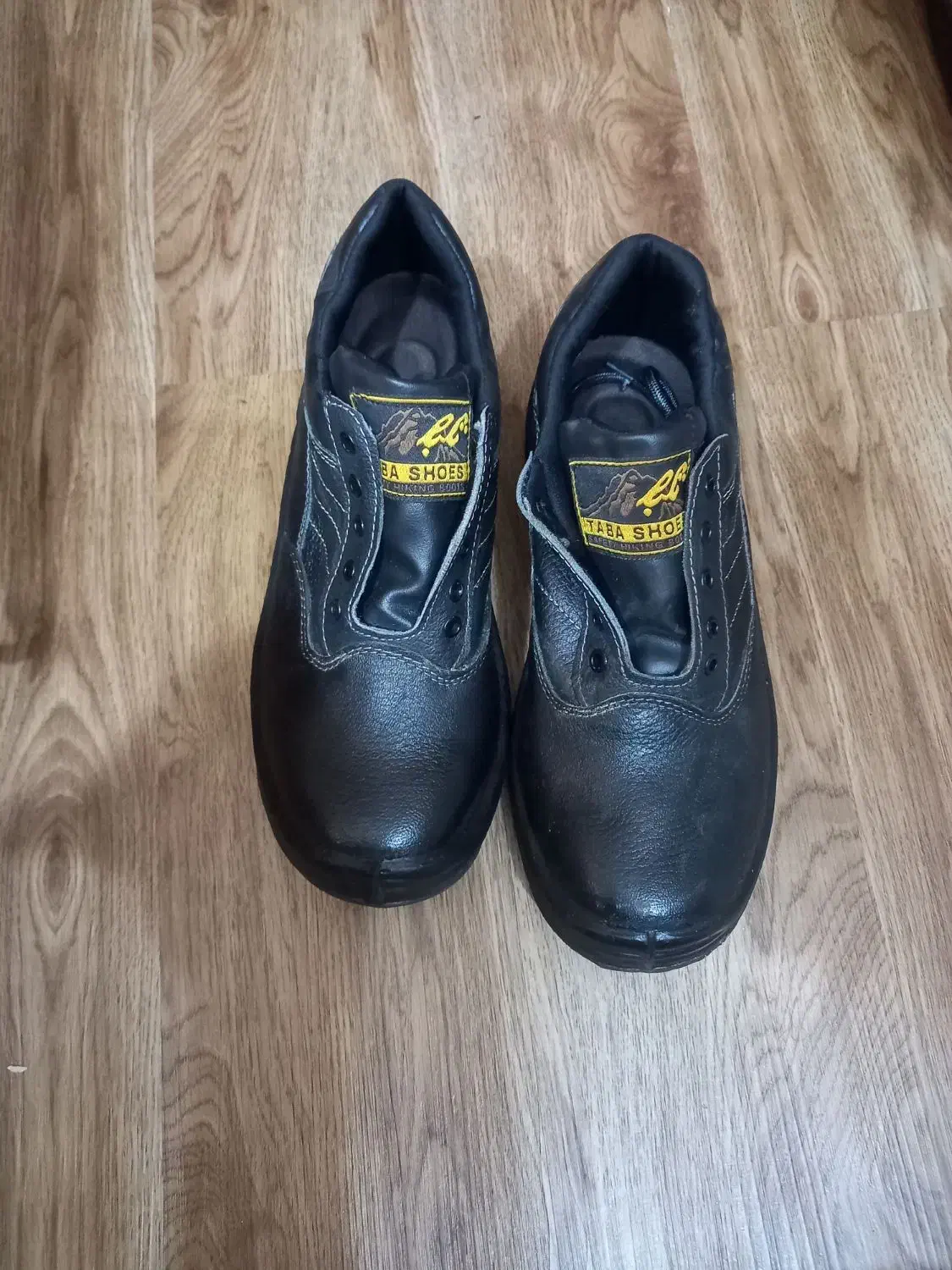 فروشی|کیف، کفش، کمربند|رشت, کوی جام جم|دیوار