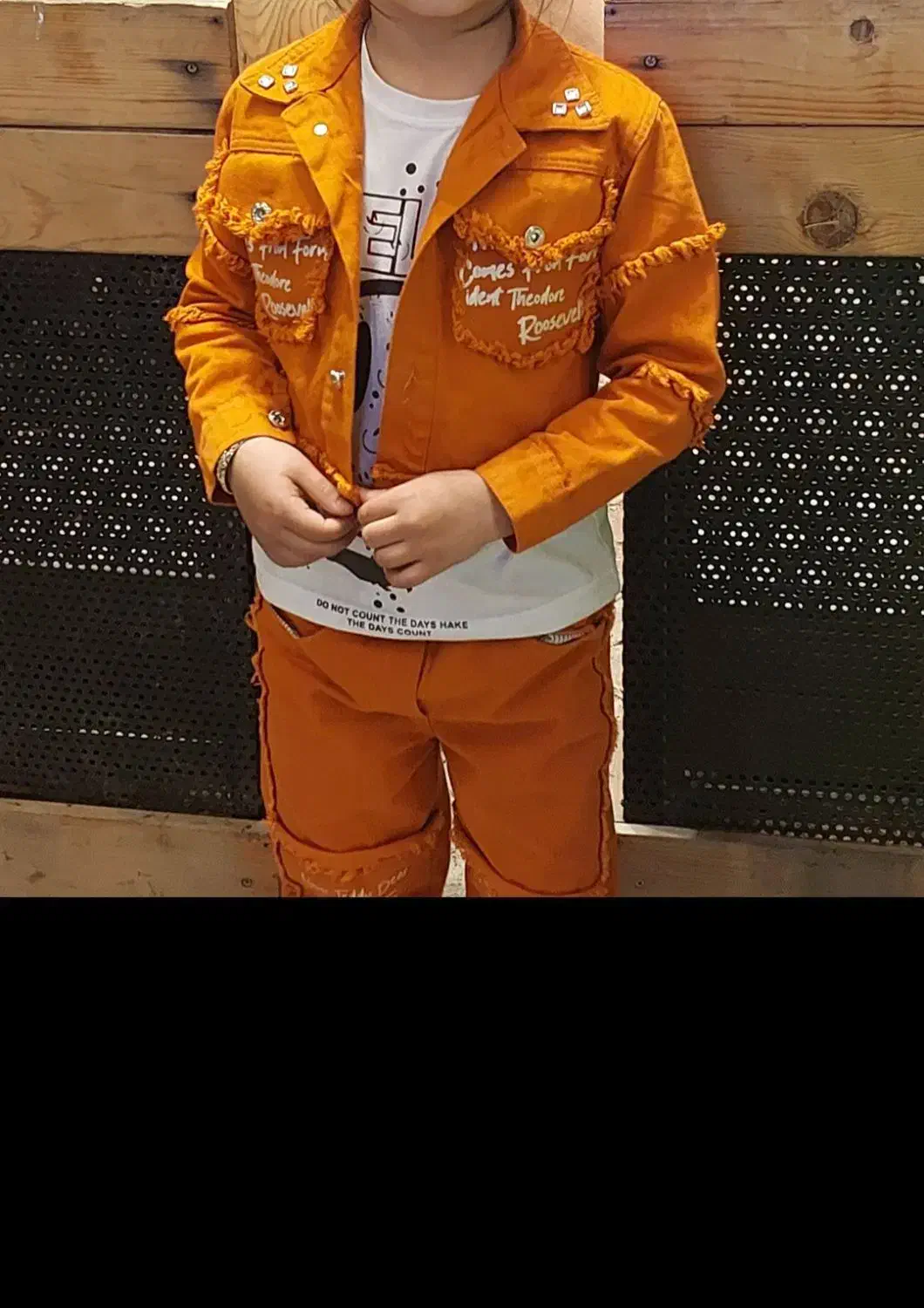 سه تیکه شیک و نو|لباس|خرم‌آباد, |دیوار