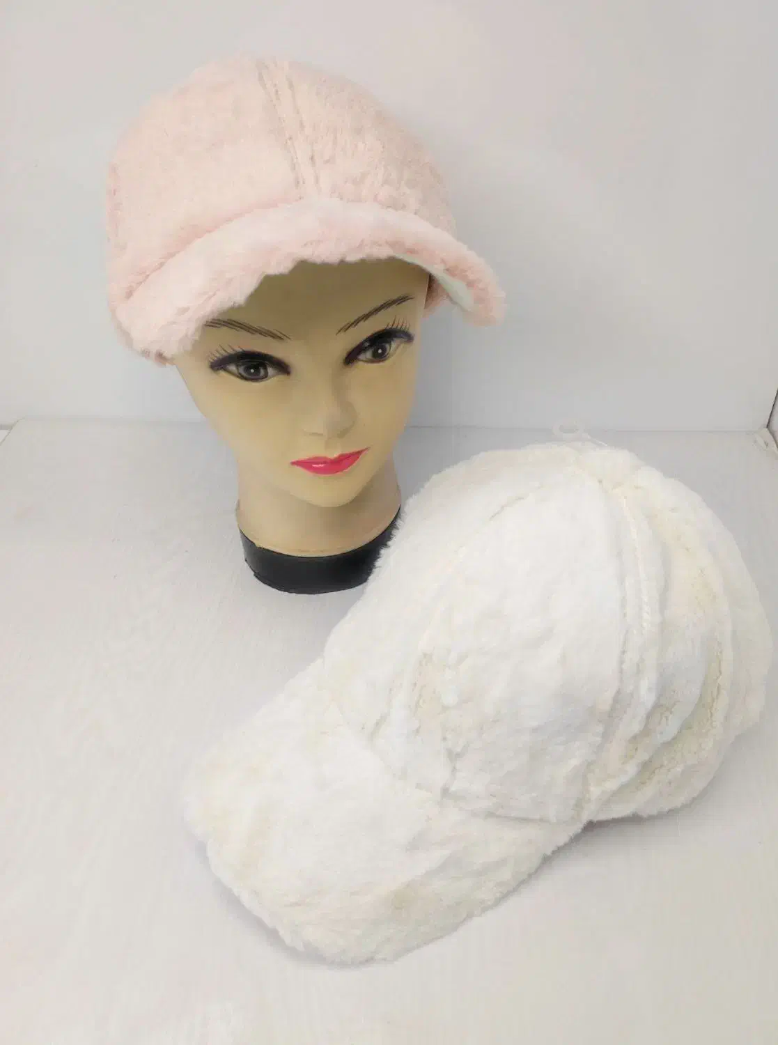 کلاه|لباس|مشهد, موعود|دیوار