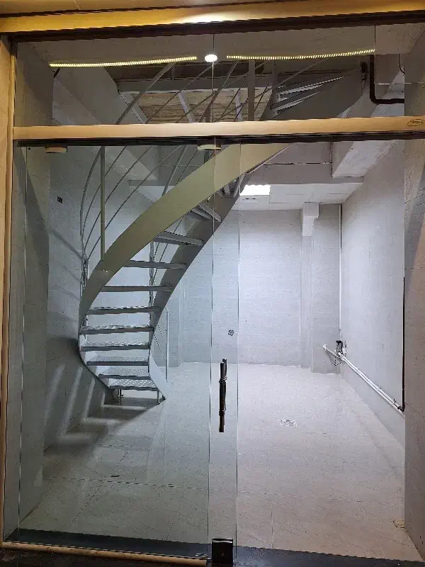 اجاره مغازه ۲۰ متری بر اصلی عطاآفرین|اجارهٔ مغازه و غرفه|رشت, لاکانی|دیوار