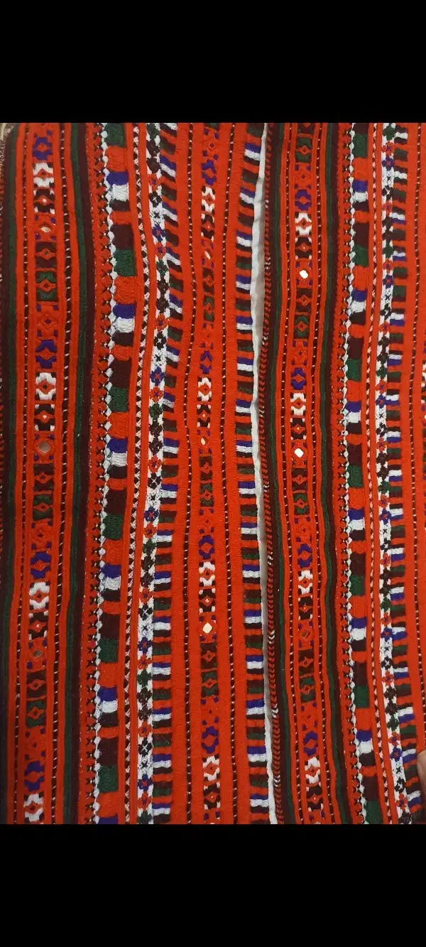 دوچگر پریوال|لباس|ایرانشهر, |دیوار