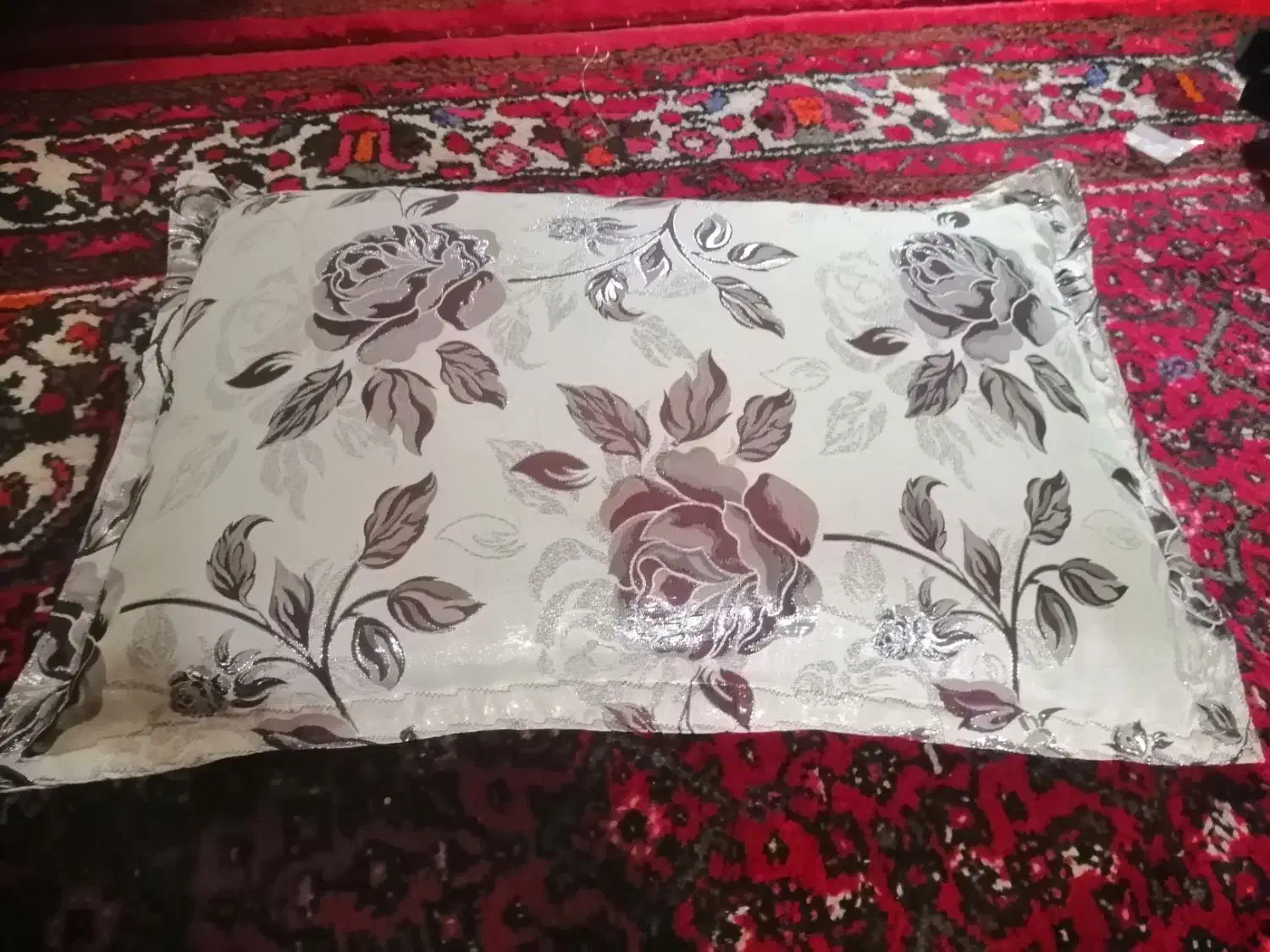 روبالشی|رختخواب، بالش، پتو|فامنین, |دیوار