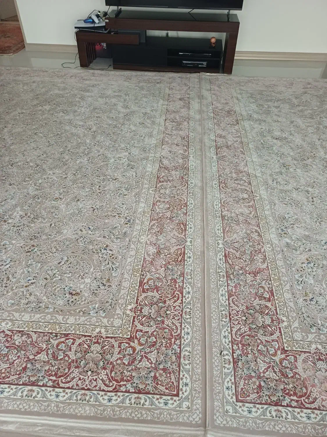 4 فرش 9 متر1500شانه صاراتی 2/۵ در 3/5 مناسب جهیزیه|فرش|تهران, شاهین|دیوار