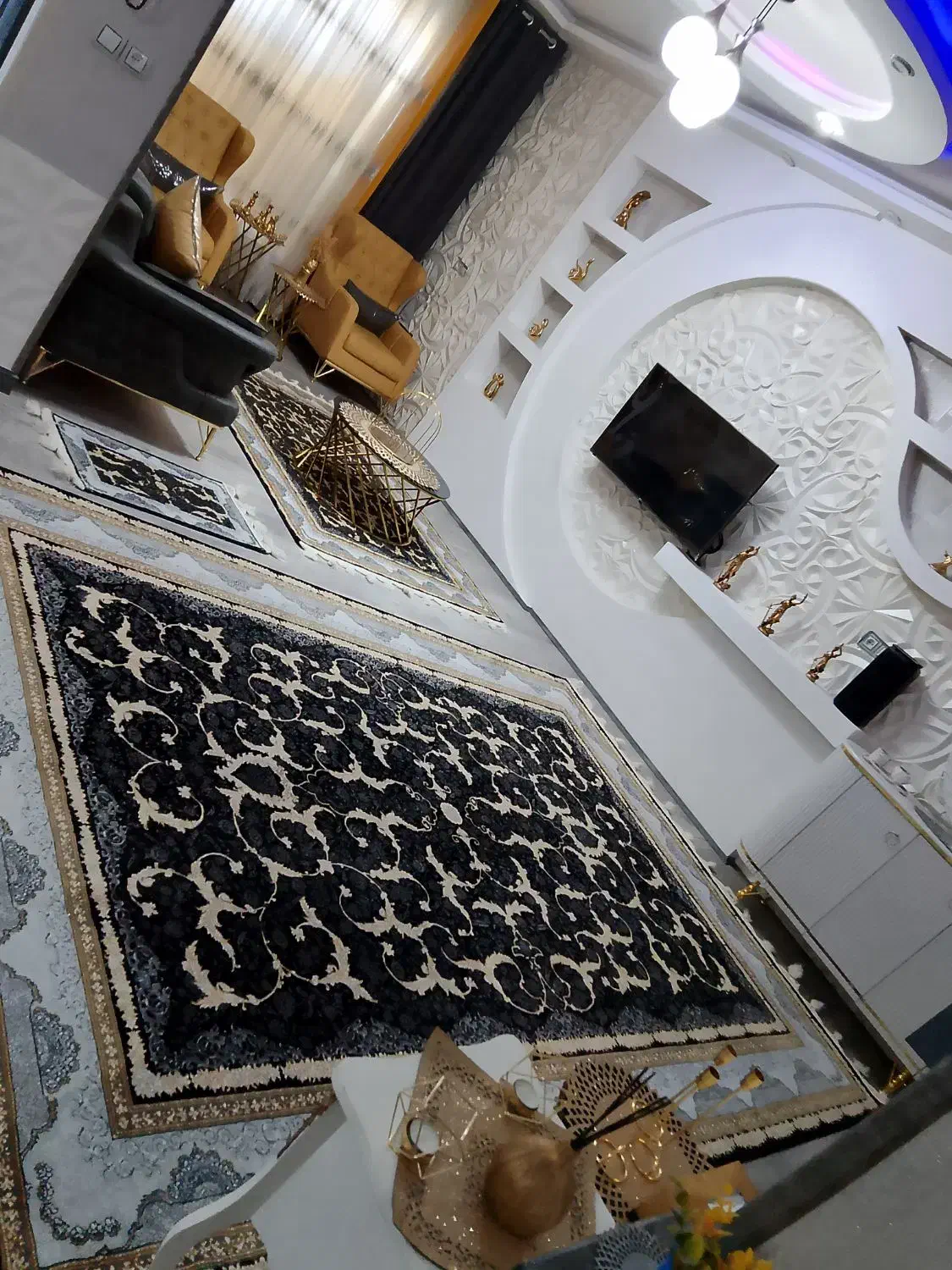 دوعدد قالی ۹متری.یه ۴متری .یه راهرویی و دوتا پادر|فرش|شیراز, شهرک مطهری|دیوار