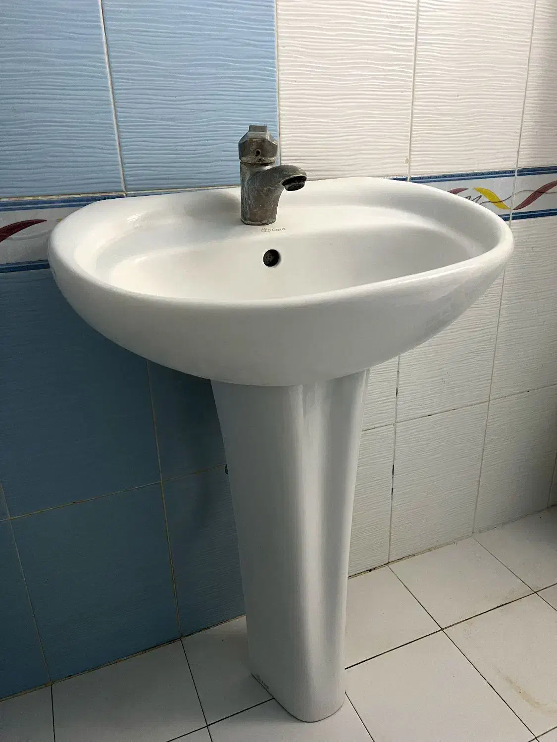 روشویی به همراه شیر مارک Cord|لوازم سرویس بهداشتی|گنبد کاووس, |دیوار