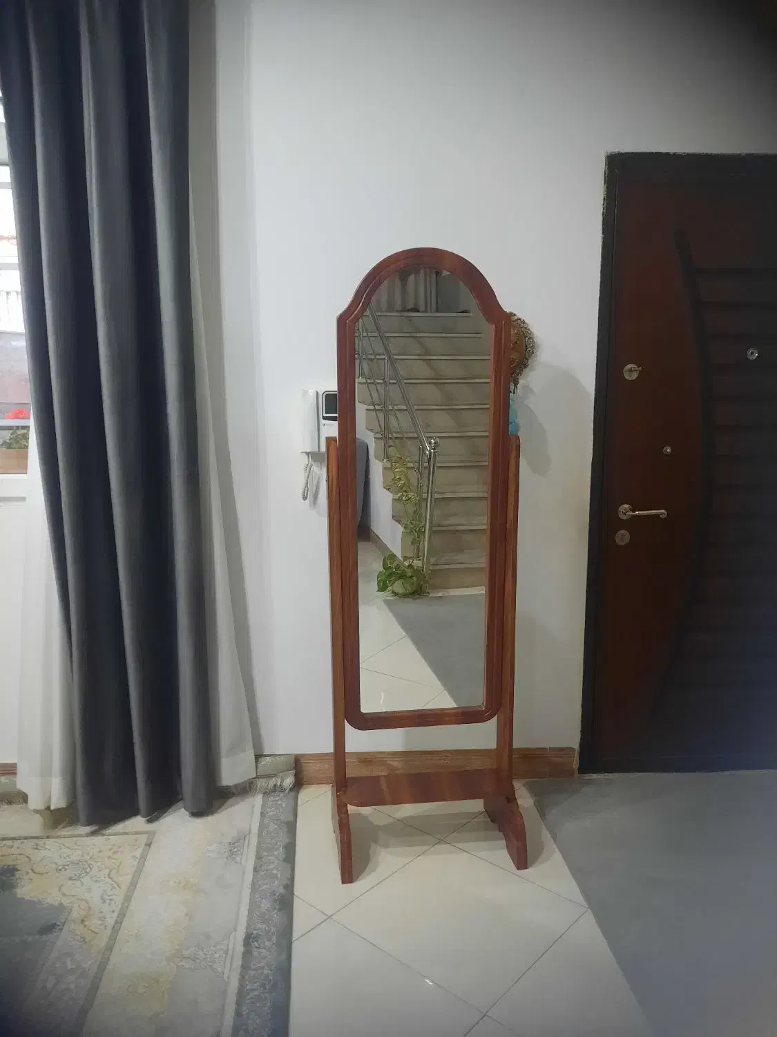 آینه قدی|آینه|آشخانه, |دیوار