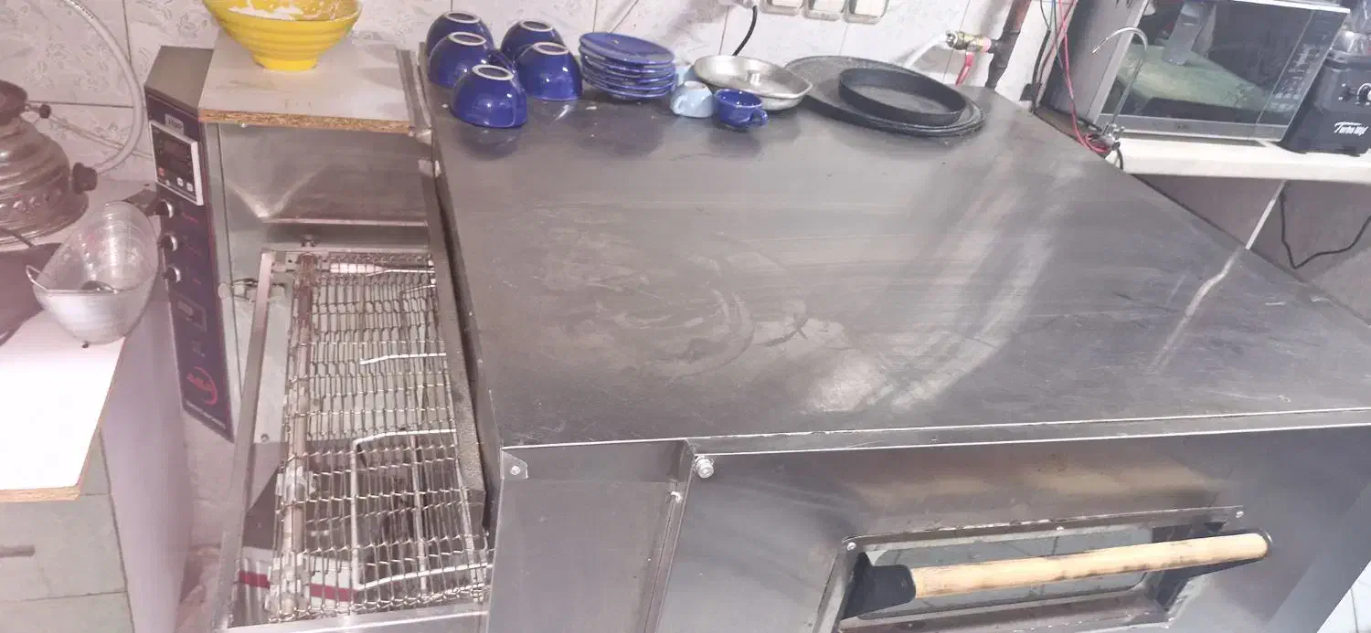 فر ریلی|کافی‌شاپ و رستوران|رشت, معلم|دیوار