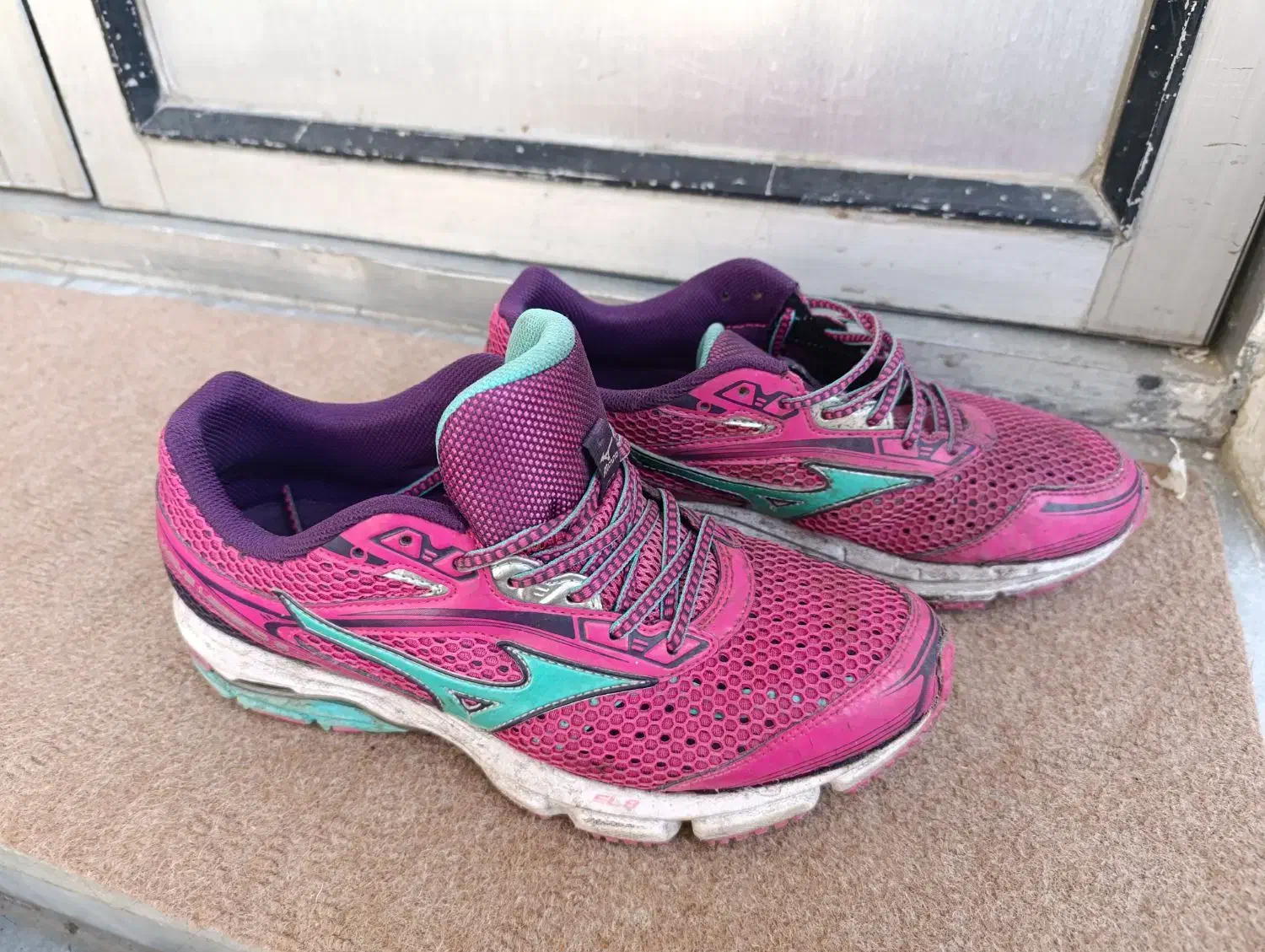 کتانی میزانو ژاپن|کیف، کفش، کمربند|میانه, |دیوار