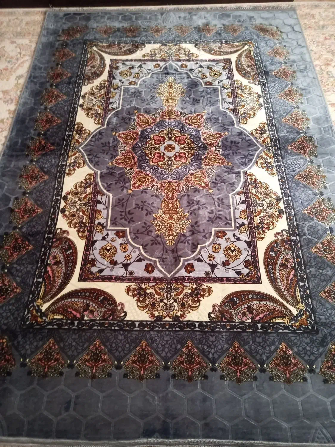 پتو فرش|روفرشی|صدرا-فارس, فاز ۱|دیوار