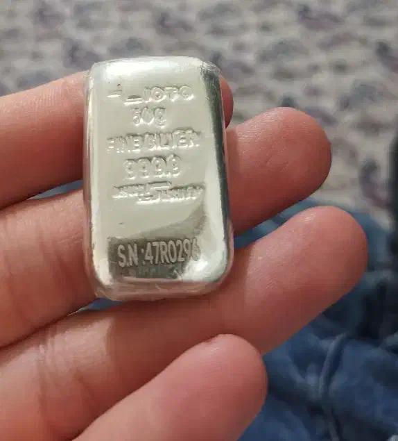 شمش نقره زیوتو|جواهرات|ری, شهادت|دیوار