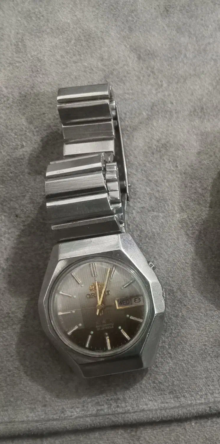 ساعت مچی|ساعت|نجف‌آباد, حومه نجف آباد|دیوار