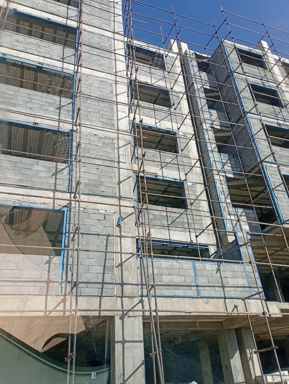 به چند شاگرد وارد کاشی کار|استخدام معماری، عمران و ساختمانی|همدان, |دیوار