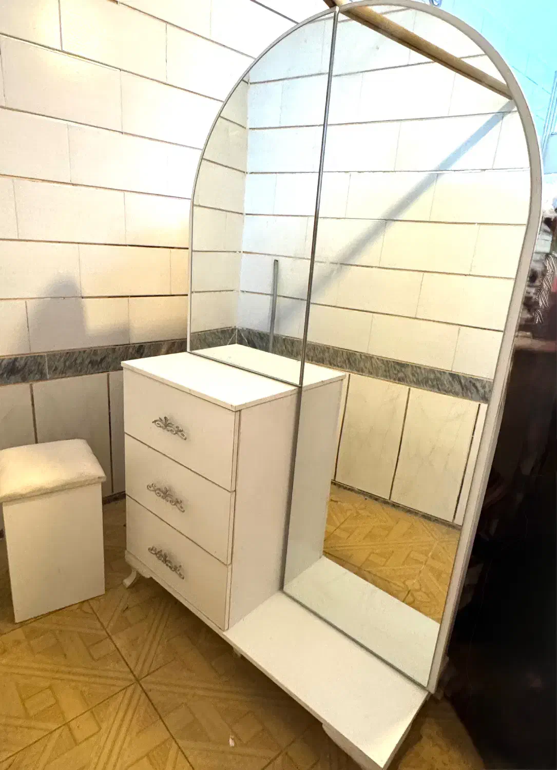 میز ارایش|میز و صندلی غذاخوری|شهرکرد, |دیوار