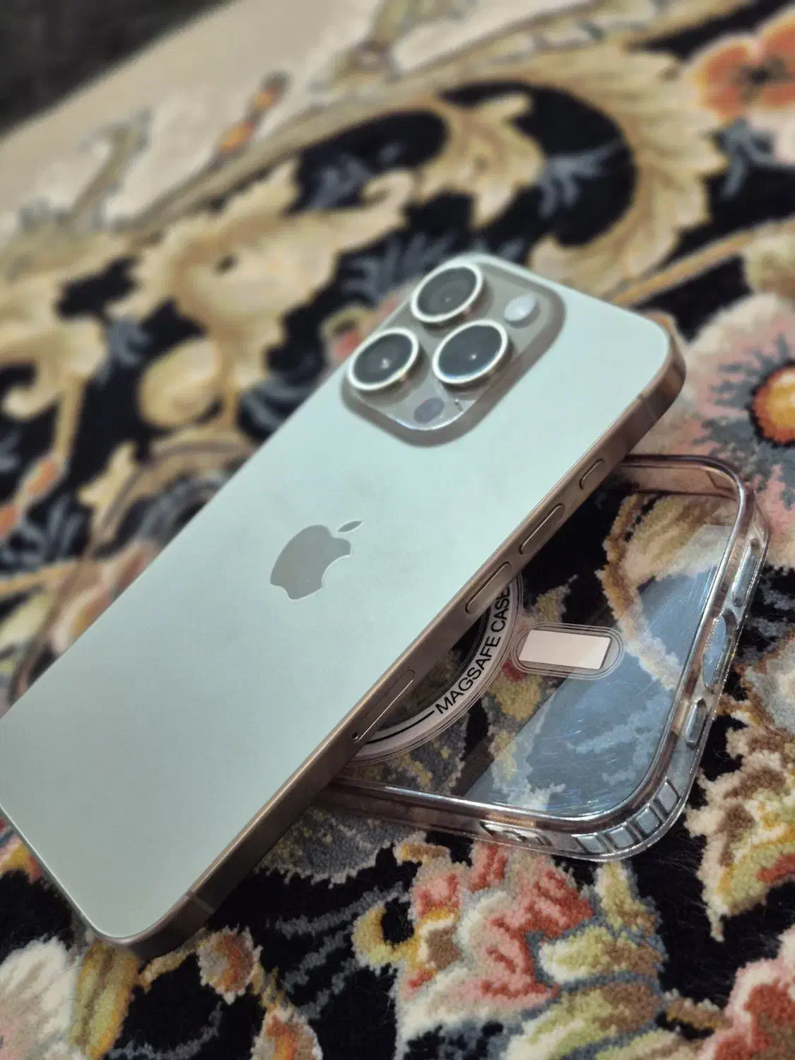 iphone 15 pro|موبایل|مشهد, چهارچشمه|دیوار