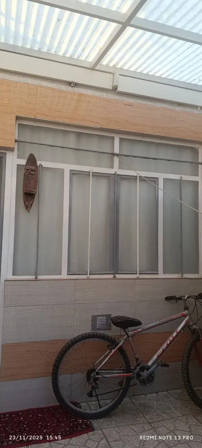 در و پنجره آهنی سنگین و بدون پوسیدگی بدون چهار چوب|مصالح و تجهیزات ساختمان|همدان, |دیوار