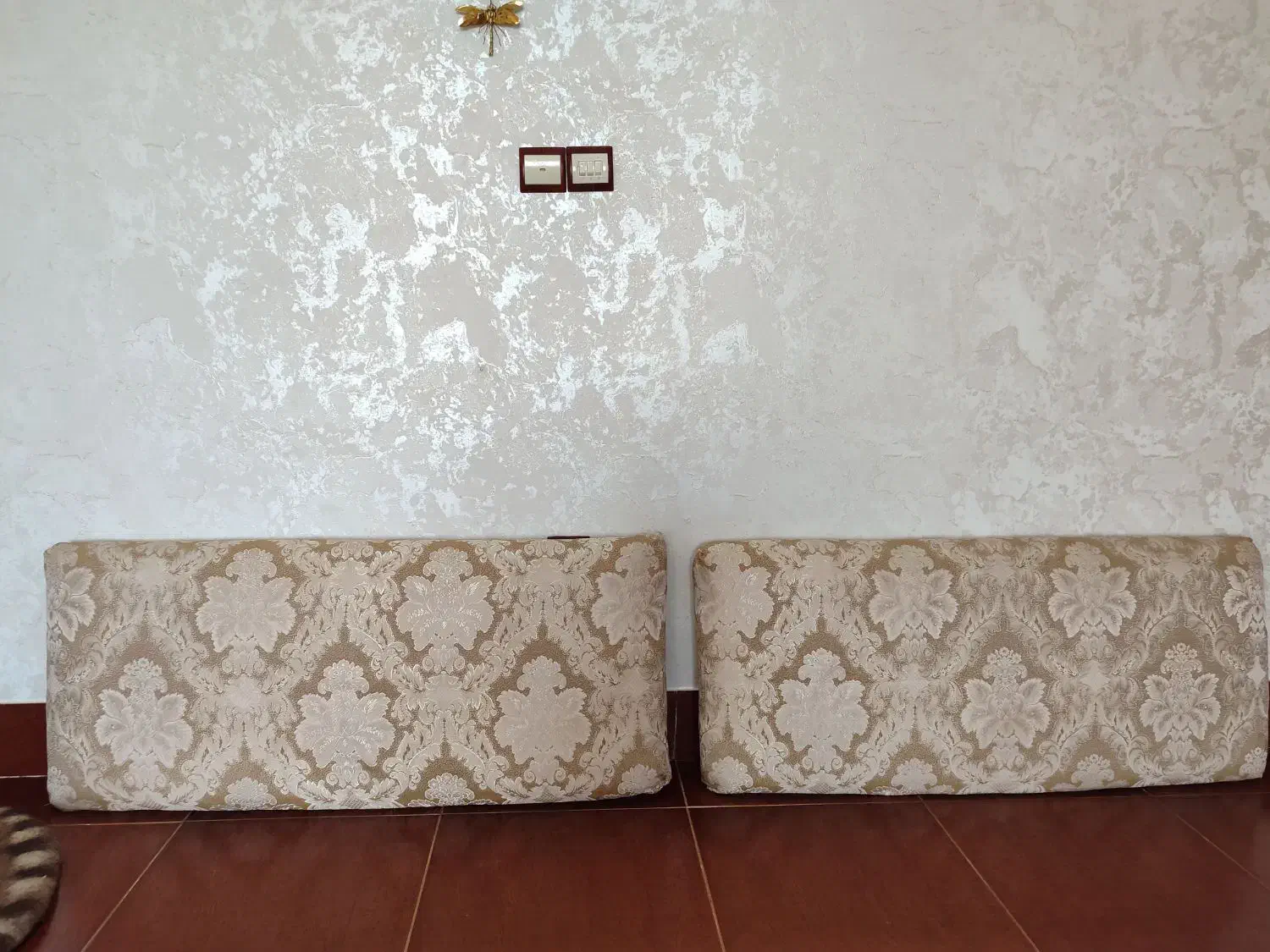 پشتی|پشتی|بروجرد, |دیوار