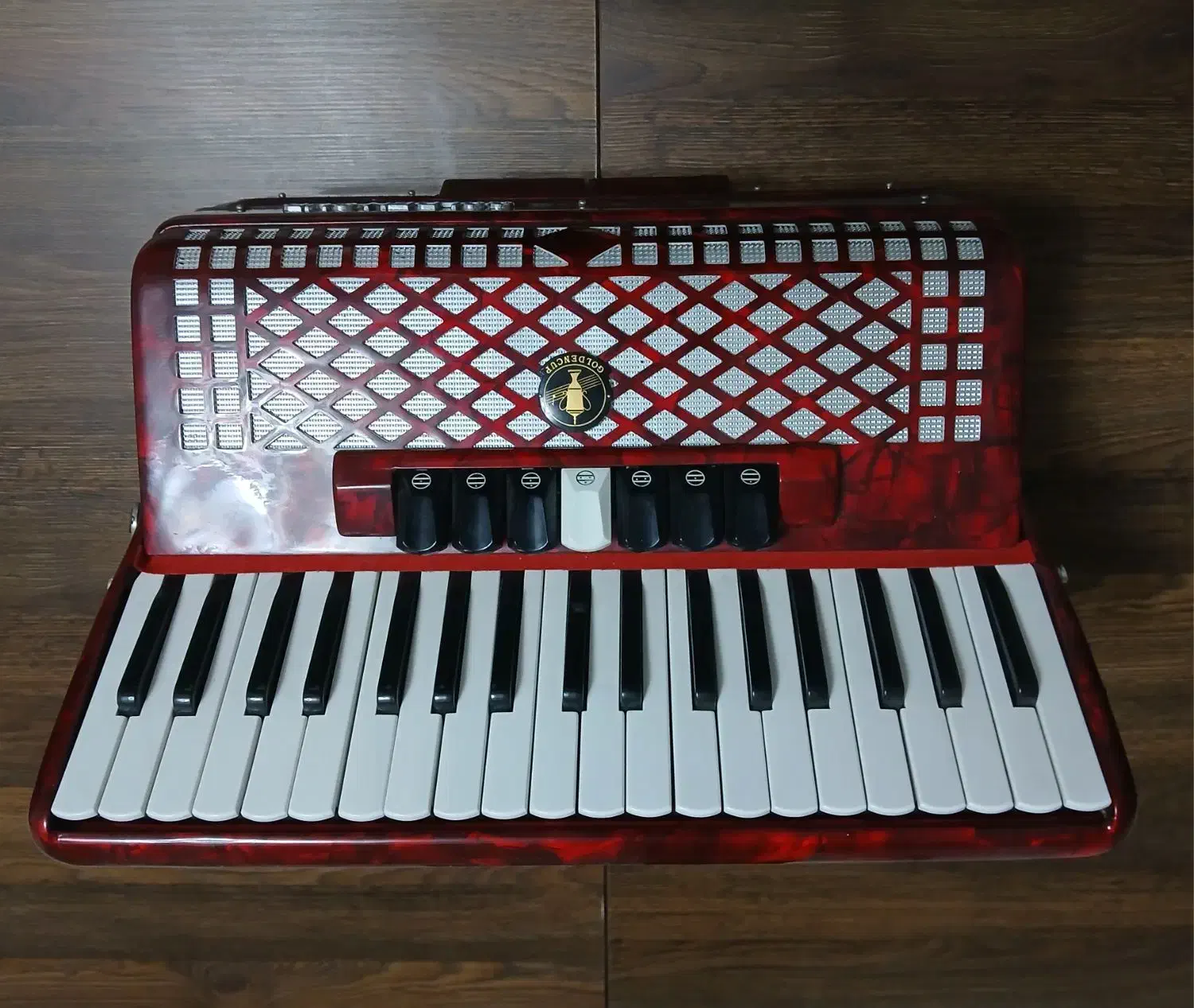 آکاردئون برند گلدن کاپ در حد نو قیمت (مقطوع)|پیانو، کیبورد، آکاردئون|رشت, بلوار گیلان|دیوار