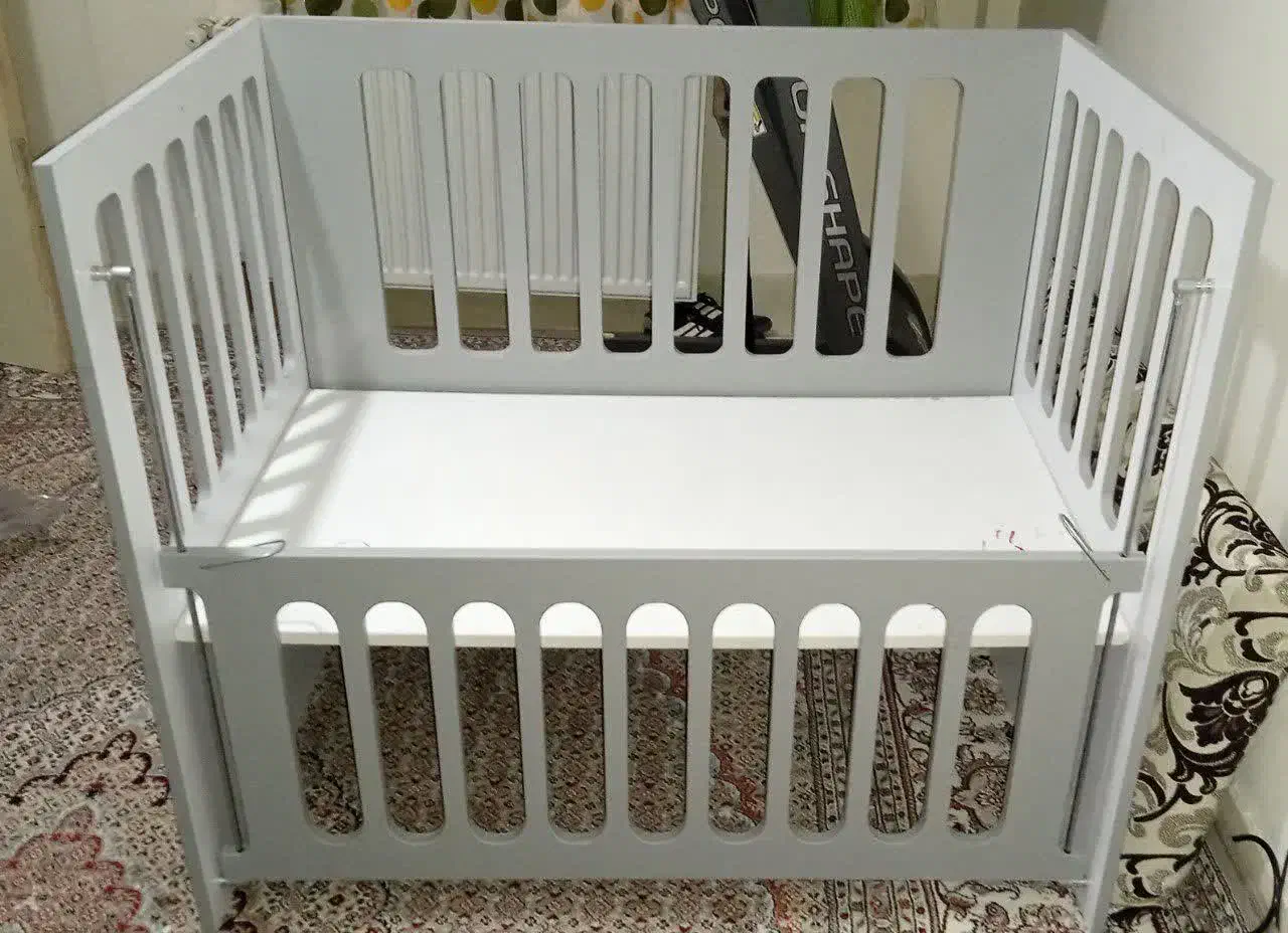 تخت خواب نوزادی|تخت و صندلی بچه|بروجرد, |دیوار