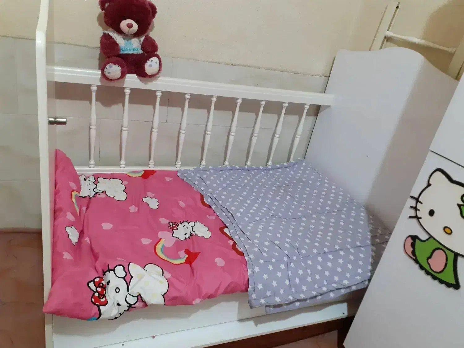 تخت کودک|تخت و صندلی بچه|قلعه نو, |دیوار