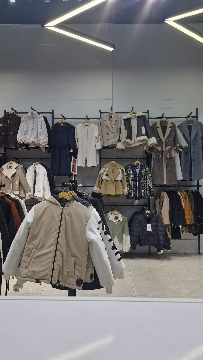 به یک ادمین خانم ،حضوری در فروشگاه مانتو نیازمندیم|استخدام بازاریابی و فروش|تهران, نازیآباد|دیوار