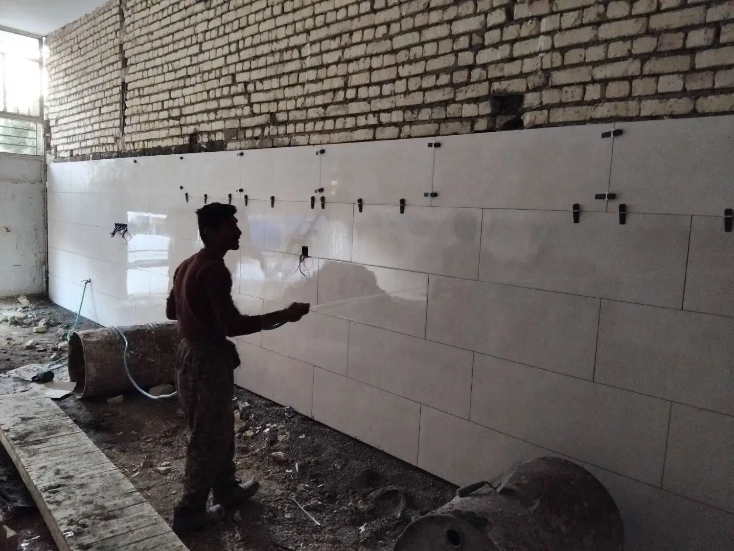 کاشی کاری وبنایی) قیر گونی و ایزوگام|خدمات پیشه و مهارت|اصفهان, سودان|دیوار